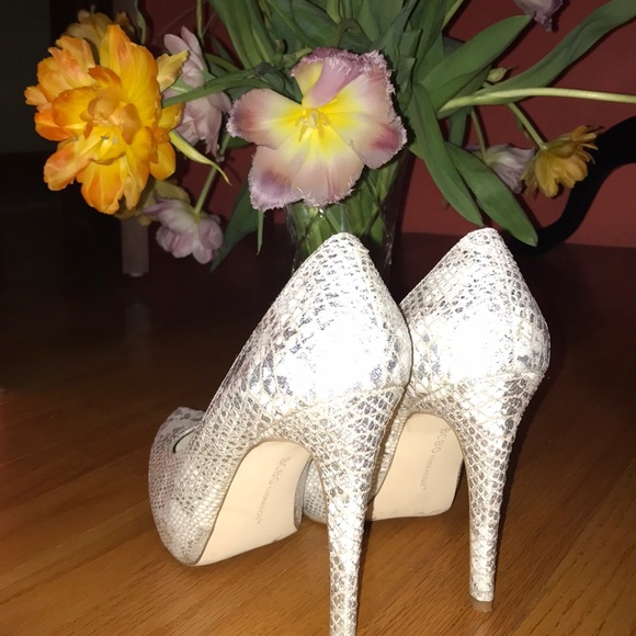 BCBG heels - Picture 2 of 6